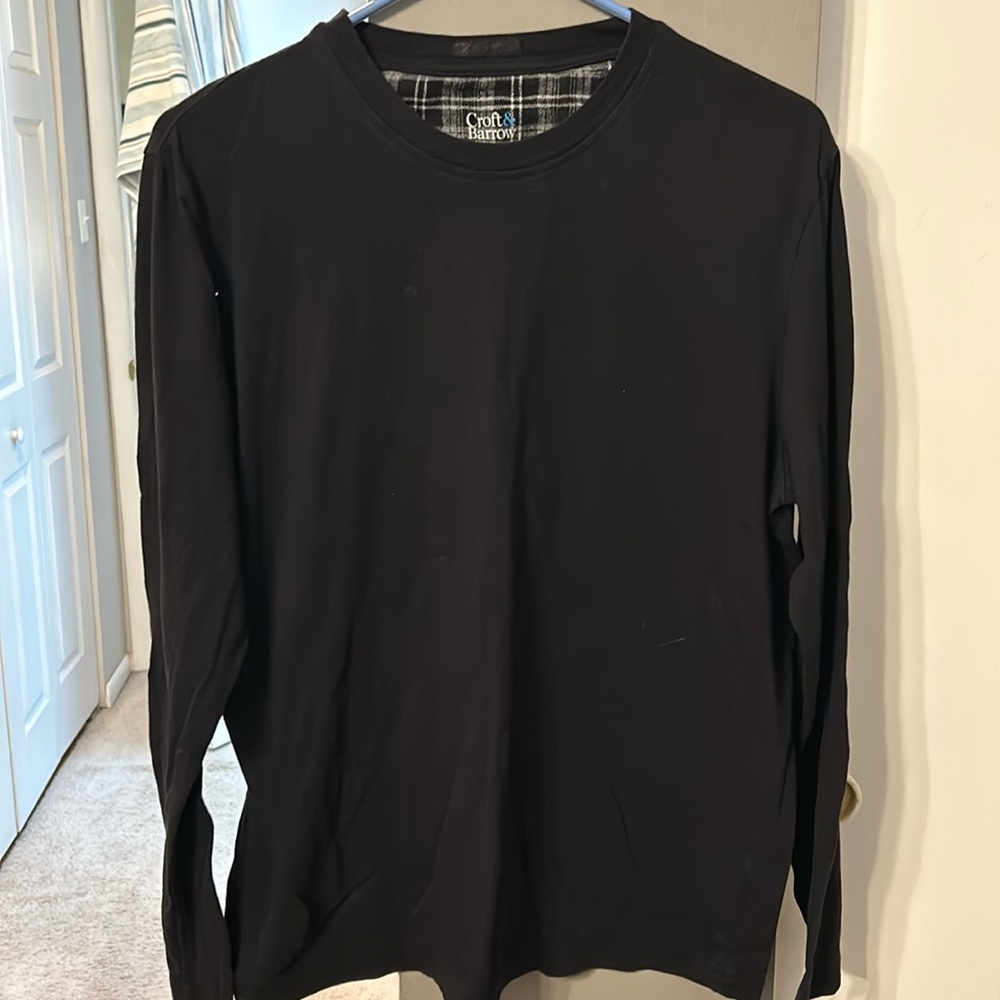Like new condition long sleeve t shirt